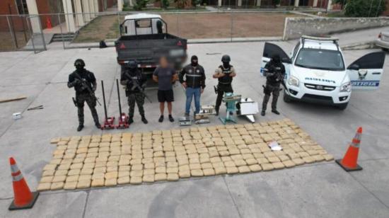 La Policía incautó 251 paquetes de cocaína encontrados en un camión, el 10 de julio de 2024.