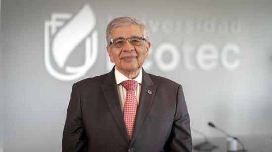 Dr. Joaquín Hernández, nominado al Premio Nacional Eugenio Espejo 2024.