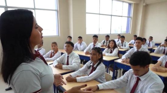 Imagen referencial de varios estudiantes en un colegio fiscal en Ecuador, 11 de julio de 2024.