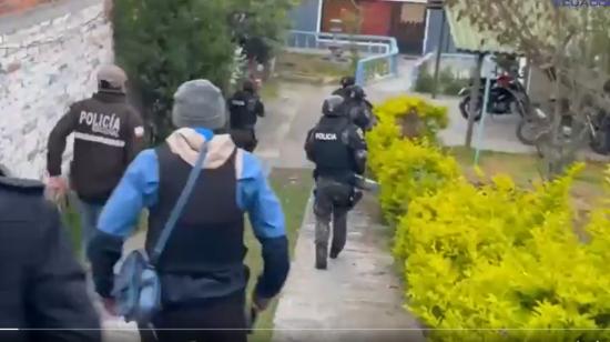 Operativo de la Policía Nacional este 10 de julio de 2024 para liberar a una persona secuestrada en Cuenca.