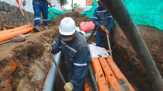 Trabajos de soterramiento en Quito.
