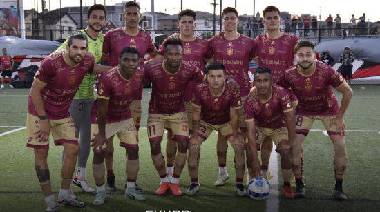 Los jugadores de Deportivo Cuenca, antes de un amistoso ante Emelec en Estados Unidos, el 11 de julio de 2024.