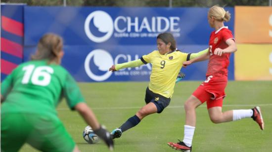 Emily Delgado marca gol para Ecuador ante Rusia, el 12 de julio de 2024.