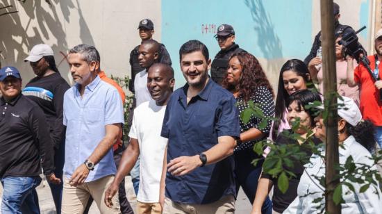 Aquiles Alvarez, alcalde de Guayaquil, en un recorrido de inauguración de una obra de pavimentación, este viernes 12 de julio de 2024.