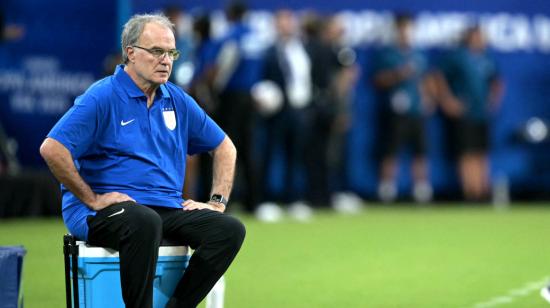 Marcelo Bielsa, técnico de Uruguay, durante el partido ante Colombia por Copa América.