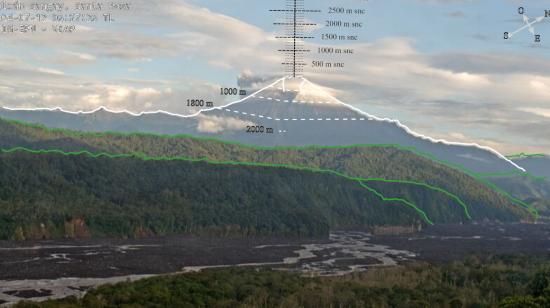 Imagen del volcán Sangay con actividad alta, 12 de julio de 2024.