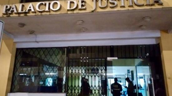 Fiscalía y policías allanan oficinas de jueces en Corte de Santo Domingo el 12 de julio de 2024.