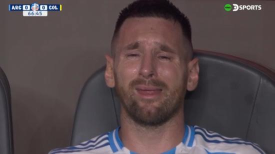 Lionel Messi llora después de salir lesionado en la final de la Copa América entre Colombia y Argentina, 14 de julio de 2024.