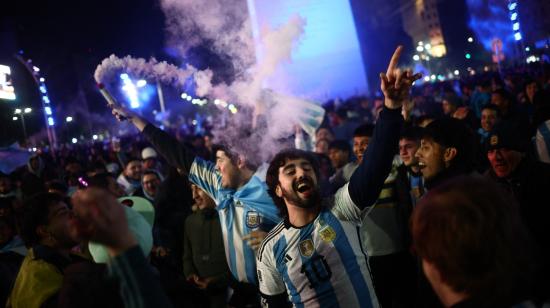 Hinchas de Argentina festejan en Buenos Aires, el 15 de julio de 2024.