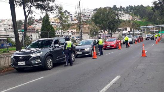 Carros que circulen con matrícula caducada ya no serán retenidos en Quito