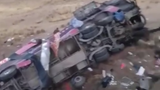 Un bus de la empresa Molina volcado en un abismo en la región de Ayacucho, el 16 de julio de 2024, en Perú. El accidente dejó más de 20 fallecidos.