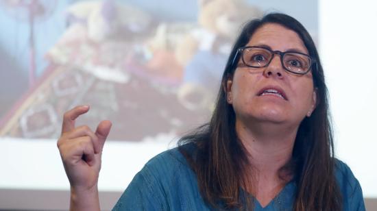 La directora para las Américas de Human Rights Watch Juanita Goebertus, en la la presentación de un informe que denuncia la detención de miles de menores detenidos en El Salvador, el martes 16 de julio en San Salvador