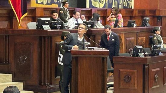 El expresidente del Consejo de la Judicatura, Wilman Terán, comparece en la Asamblea Nacional durante una sesión por juicio político, el 17 de julio de 2024 en Quito, Ecuador.