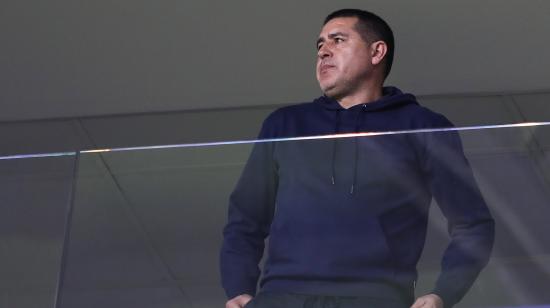 Juan Román Riquelme, presidente de Boca Juniors, se encuentra en el estadio Banco Guayaquil, en el partido ante Independiente del Valle, el 17 de julio de 2024.