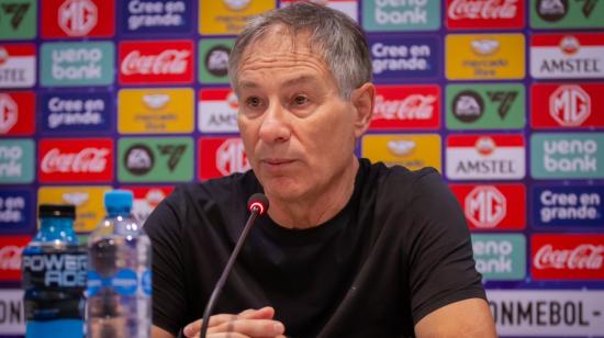 Ariel Holan en la rueda de prensa del partido entre Barcelona SC y Red Bull Bragantino, 17 de julio de 2024.