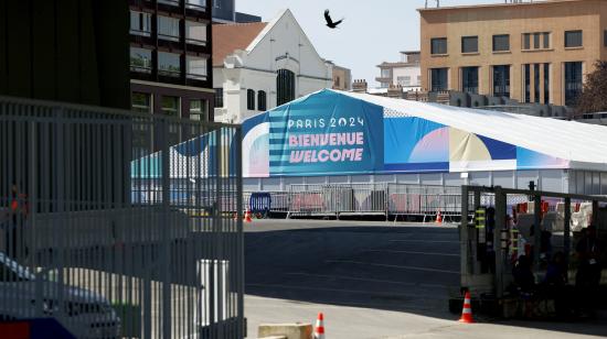 La entrada a la villa olímpica en Saint-Denis el 18 de julio de 2024.