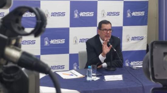 Eduardo Peña, presidente del Consejo Directivo del IESS, en una rueda de prensa el 18 de julio de 2024.