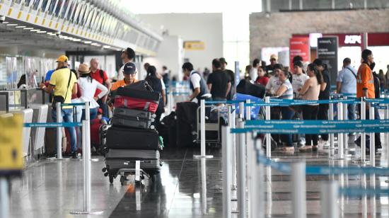 Imagen referencial del movimiento de pasajeros en el aeropuerto José Joaquín de Olmedo, de Guayaquil.