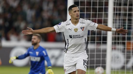 Alex Arce festeja su gol, en el partido de Liga de Quito ante Always Ready, el 18 de julio de 2024.