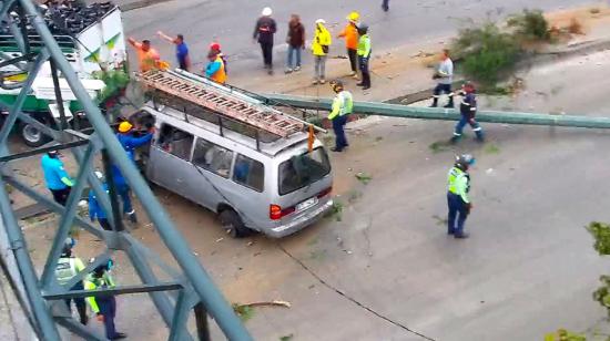 Personal de la ATM en una accidente de tránsito en Guayaquil.