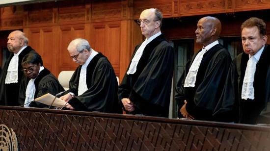 Parte de los jueces que integran la Corte Internacional de Justicia que declaró ilegal la política de asentamientos de Israel en Palestina, el 19 de julio de 2024.