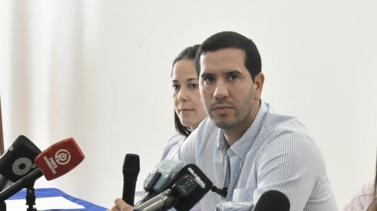 El ministro de Obras Públicas, Roberto Luque, en una rueda de prensa en Manabí el 16 de julio de 2024.