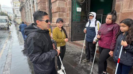 Baños de Agua Santa talleres de movilidad personas con discapacidad visual