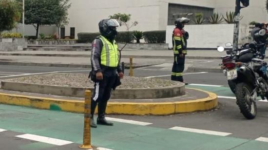 Agentes de tránsito en una calle de Quito, 18 de julio de 2024.