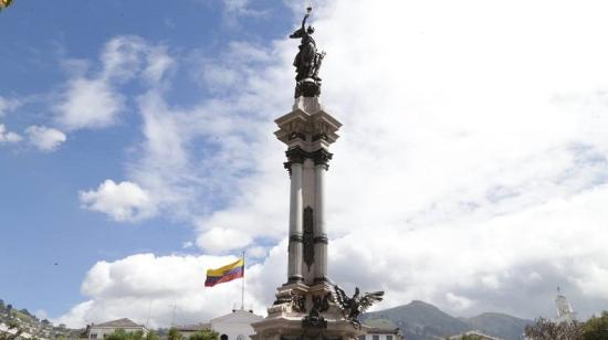 Monumento de la Indepencia, ubicado en la Plaza Grande, en Quito.