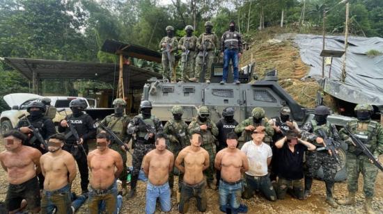 Militares en Ponce Enríquez, Azuay, tras la detención de 11 sujetos en una concesión minera, el 21 de julio de 2024.