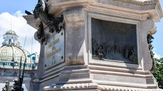 Quito: Al monumento de la Independencia también le robaron letras y números. ¿Cuánto costará su reparación?