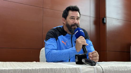 Pablo 'Vitamina' Sánchez, DT de Liga de Quito, en rueda de prensa en La Paz, Bolivia, el 23 de julio de 2024.