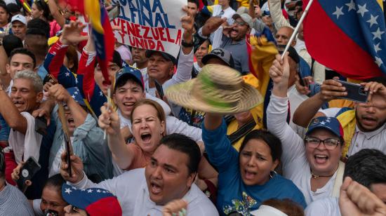 Simpatizantes del candidato Edmundo González Urrutia (PUD), asistieron este 24 de julio a un acto de campaña en Maracaibo.