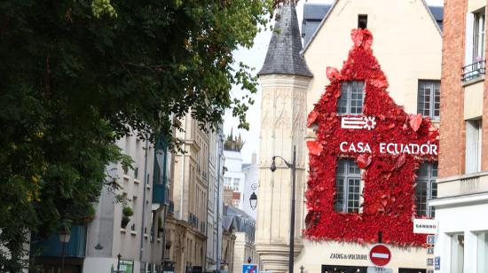 Imagen de la fachada de la Casa Ecuador en París, el 25 de julio de 2024.