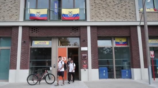 Así luce el edificio en donde se hospeda la delegación de Ecuador durante los Juegos Olímpicos de París, el 25 de julio de 2024.