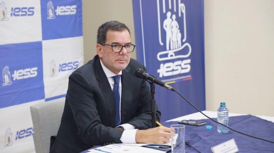 Presidente del Consejo Directivo del IESS, Eduardo Peña, en rueda de prensa el 18 de julio de 2024. Imagen referencial.
