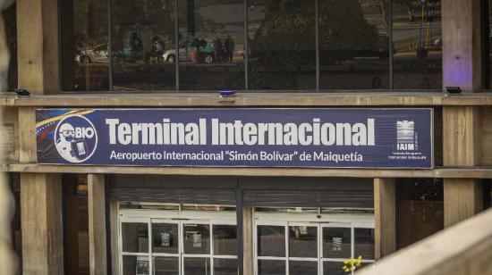 Fotografía donde se observa la entrada a la Terminal Internacional del Aeropuerto Simón Bolívar este viernes, 26 de julio de 2024, en Vargas (Venezuela).