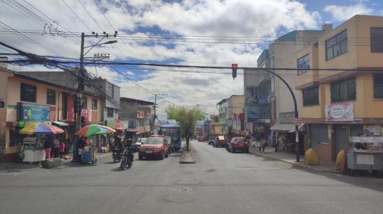 Negocios y vehículos en el barrio La Ecuatoriana, el 25 de julio de 2024.