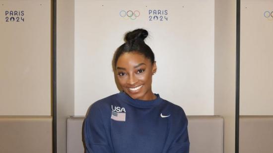 Simone Biles se prepara para competir por el oro olímpico este 26 de julio de 2024.