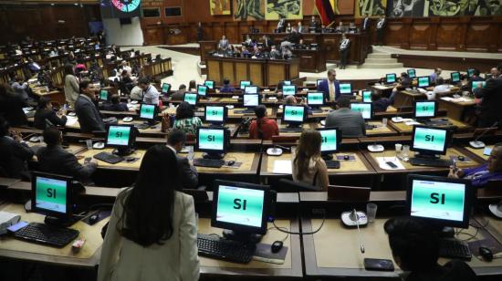 Legisladores de la Asamblea Nacional en votación de una resolución en apoyo al pueblo venezolano, el 30 de julio de 2024.