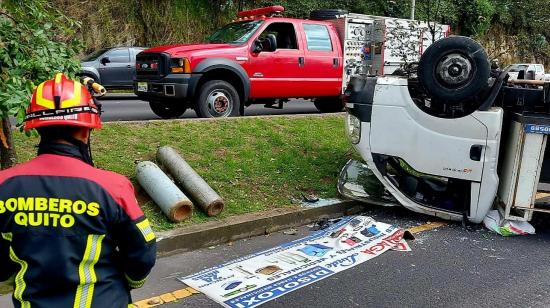 Un camión accidentado en la avenida Simón Bolívar de Quito, el 4 de julio de 2024.