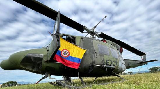 Un helicóptero del Ejército de Colombia con la bandera del país, 31 de julio de 2024.