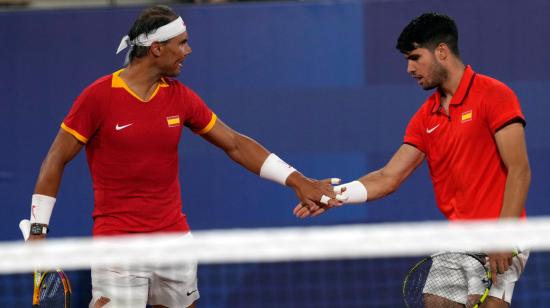 Rafael Nadal y Carlos Alcaraz durante su partido de este 31 de julio de 2024.