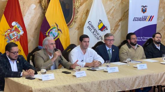 Autoridades de gobierno durante el anuncio de un préstamo de USD 150 millones del banco CAF, 25 de julio de 2024.