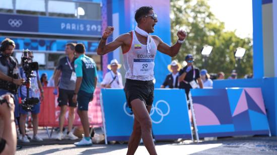 Daniel Pintado celebra su medalla de oro en los Juegos Olímpicos de París 2024.