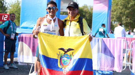 Daniel Pintado y Jefferson Pérez se tomaron una foto inolvidable en París, después de la medalla lograda por Pintado el 1 de agosto de 2024.