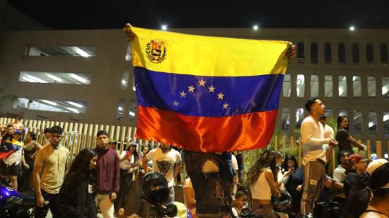 La comunidad venezolana se concentró en Guayaquil el 28 de julio de 2024, a la espera de los resultados de los comicios en su país.