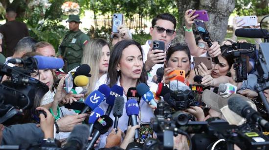 La líder opositora de Venezuela, María Corina Machado, da declaraciones luego de votar el 28 de julio de 2024 en Caracas, Venezuela.