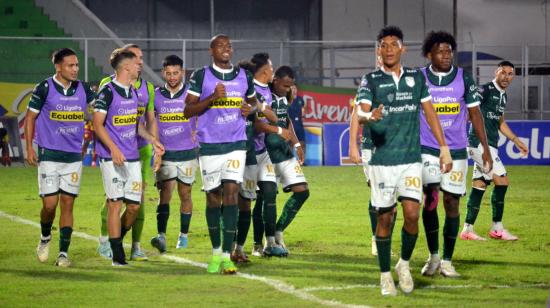 Jugadores de Orense festejando su gol ante Aucas, 2 de agosto de 2024.