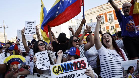 Venezolanos protestaron contra los resultados de las elecciones venezolanas del anterior domingo, este 3 de agosto de 2024 en Madrid, España.